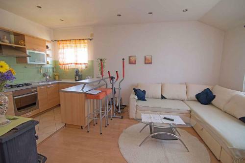 Apartment In Mali Losinj 35946