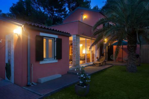 Villa Macaklin