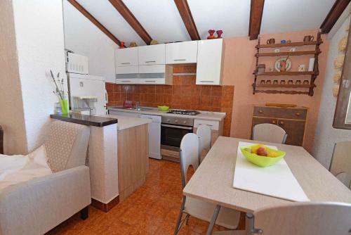 Apartment In Mali Losinj 33349
