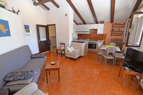 Apartment In Mali Losinj 33349