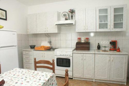 Apartments With A Parking Space Mali Losinj (losinj) - 2500