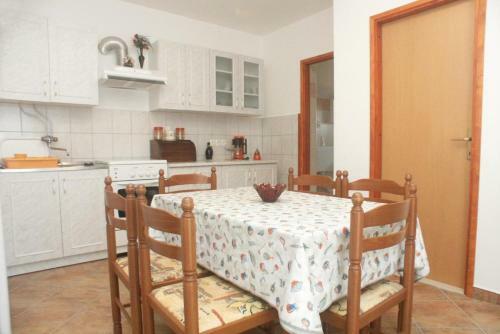 Apartments With A Parking Space Mali Losinj (losinj) - 2500