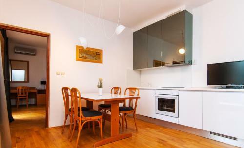 Apartments & Rooms Bianca