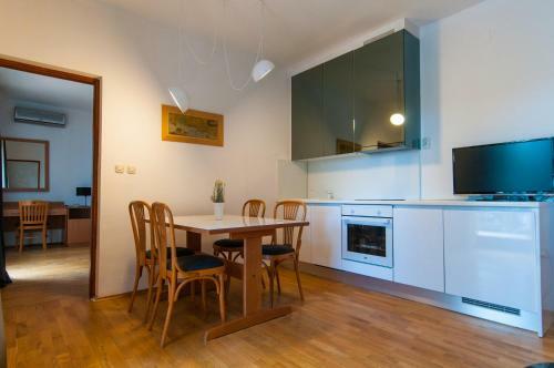 Apartments & Rooms Bianca