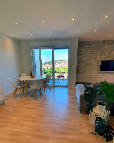 Beautiful View Apartment With Garage Space