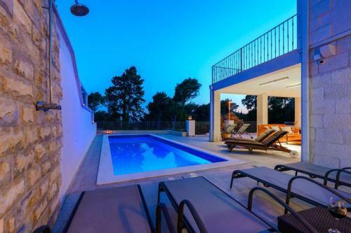 Villa Mlini With Private Pool And Sea View