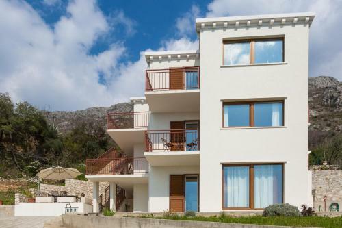 Apartamentos Villa Pergola-apartment Toni
