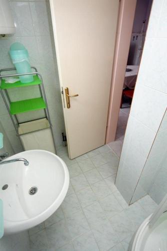 Apartments With A Parking Space Murter - 5100