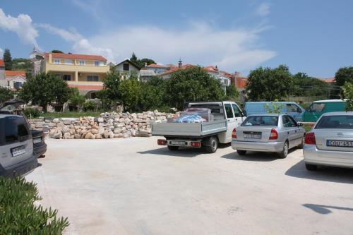 Apartments With A Parking Space Murter - 5100