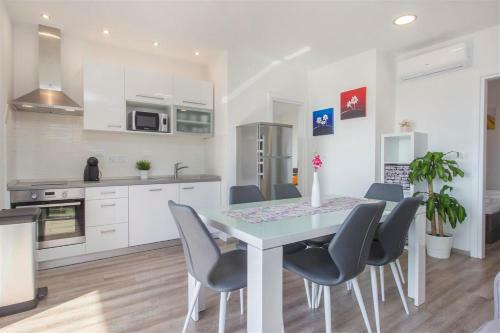 Villa Top Of Murter, Two Bedroom Apartment