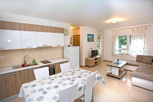 Apartments Maslina II