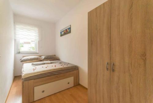 Apartment In Njivice/insel Krk 38350