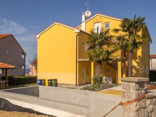 Apartment In Njivice/insel Krk 38350