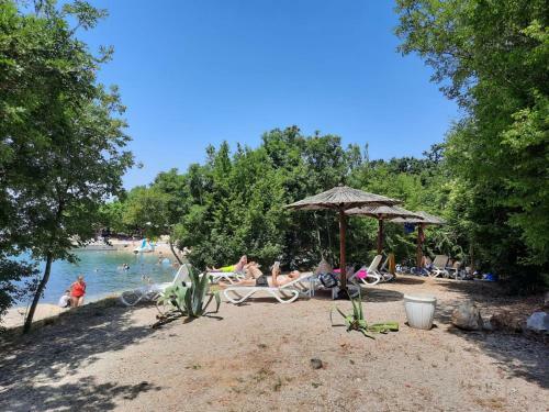 Njivice, Otok Krk, Apartman Dora