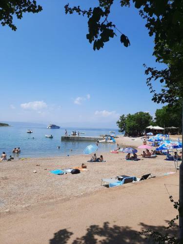 Njivice, Otok Krk, Apartman Dora