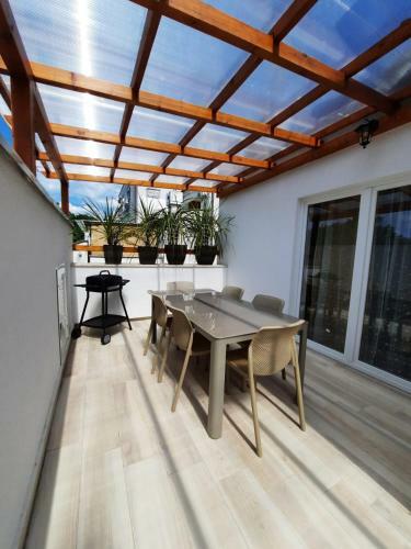 Njivice, Otok Krk, Apartman Dora