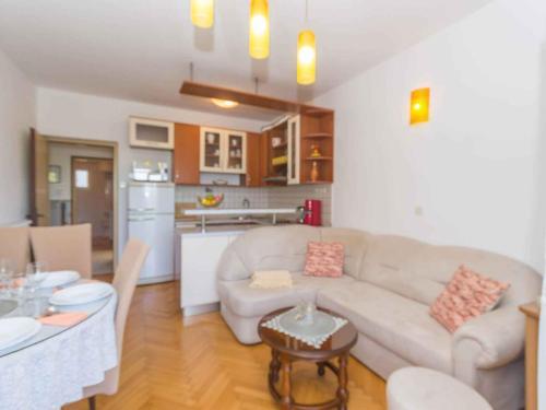 Apartment In Njivice - Insel Krk 42232