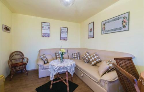 Two-bedroom Holiday Home In Petrinja