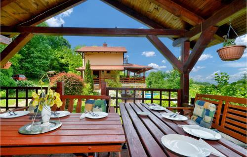 Two-bedroom Holiday Home In Petrinja