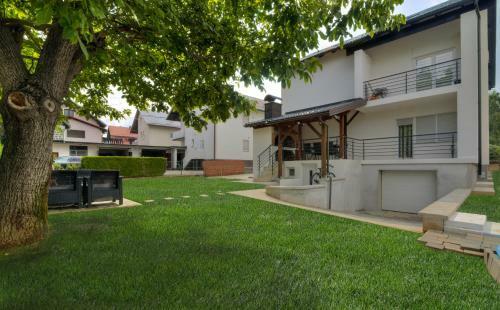 Apartamentos House Smol?i?