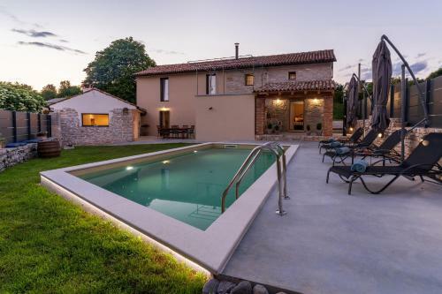 Villa No.8