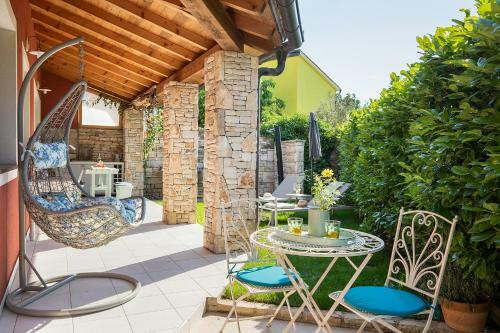 Poiai Stonehouse With Jacuzzi