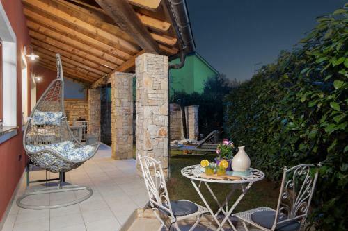 Poiai Stonehouse With Jacuzzi