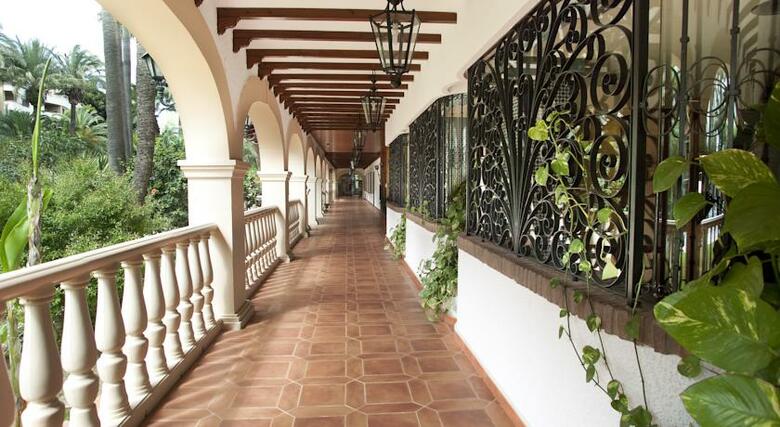 Hotel Apartamentos Bajondillo