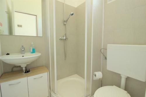 Hostal Tamara, Little Room With Bed, Bathroom, Air Conditiong, Wifi, Parking