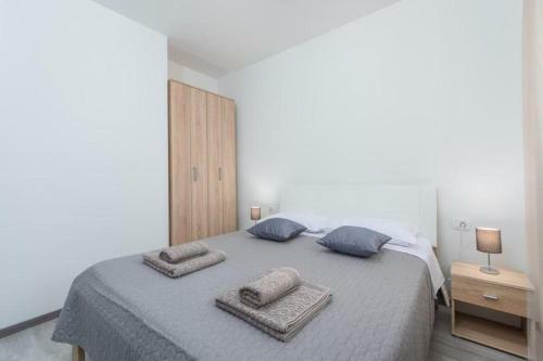Hostal Apartments One&two