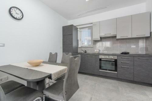 Hostal Apartments One&two