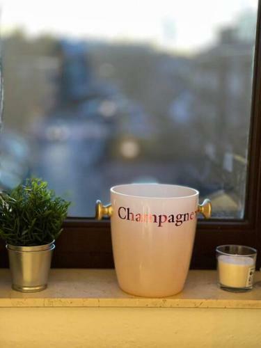 Schickes Apartment Mit Balkon In D�sseldorf