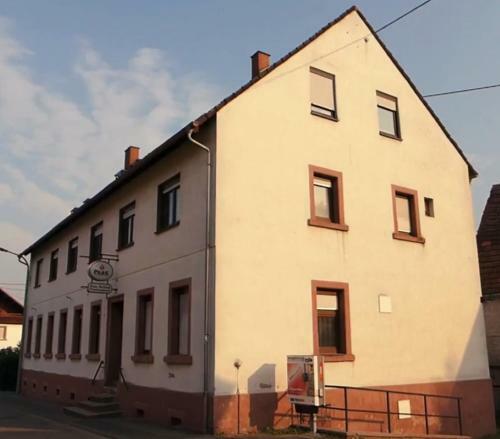 Hostal Gasthaus Zum Schloss