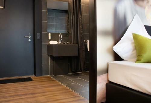 Nhi Hotel