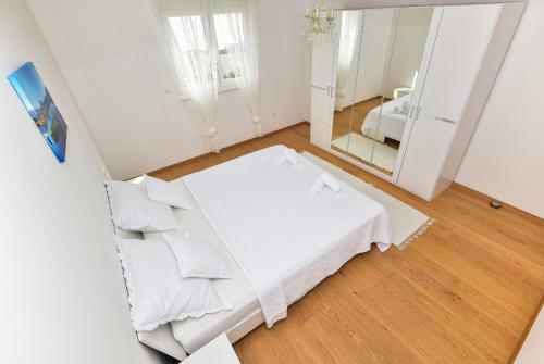 Hostal Apartments Evelin