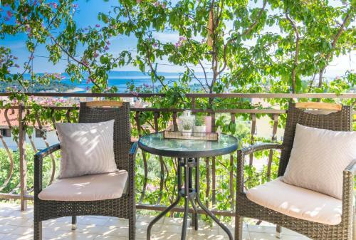Apartment Iva With Sea View