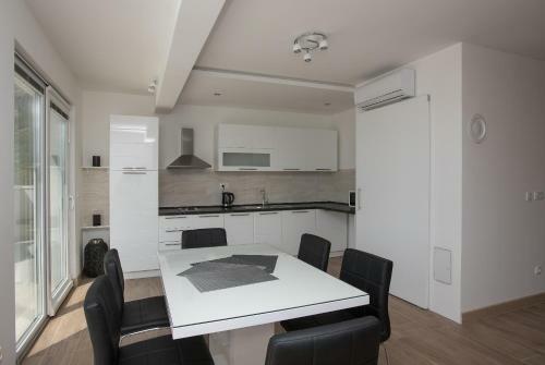 Hostal Apartments Villa Hadria