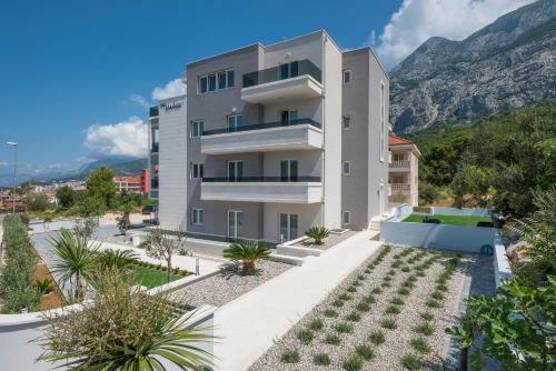 Hostal Apartments Villa Hadria