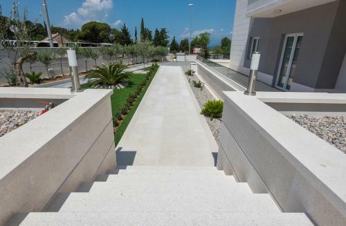 Hostal Apartments Villa Hadria