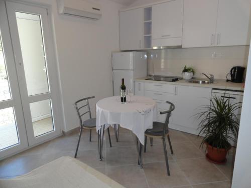 Apartments Anica 2