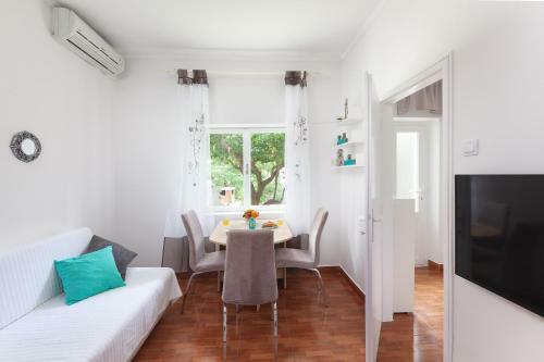 Apartments R