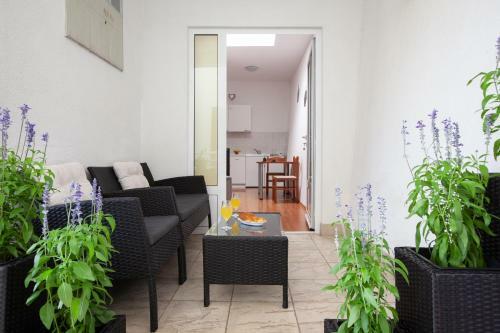 Apartments R