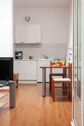 Apartments R