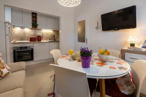 Charming Apartment In Prime Area
