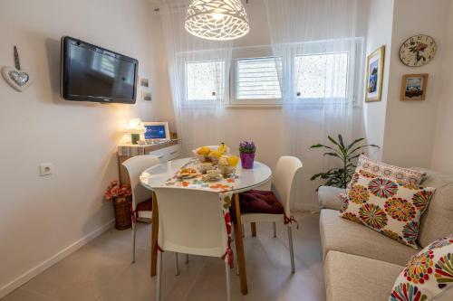Charming Apartment In Prime Area