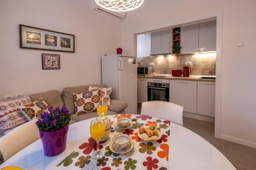 Charming Apartment In Prime Area
