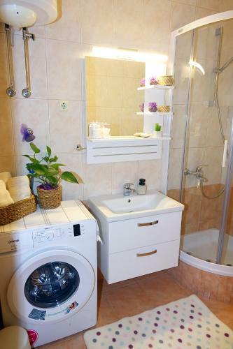 Charming Apartment In Prime Area