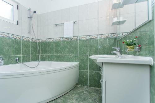 Apartments Snjezana Makarska