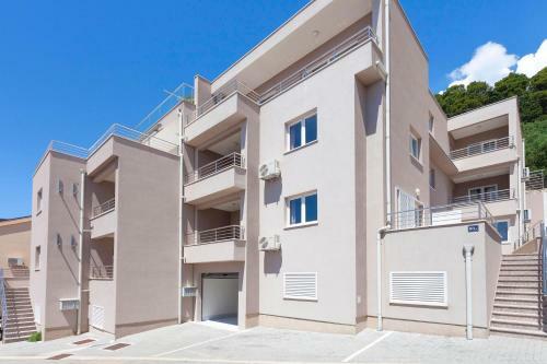 Apartments Dora