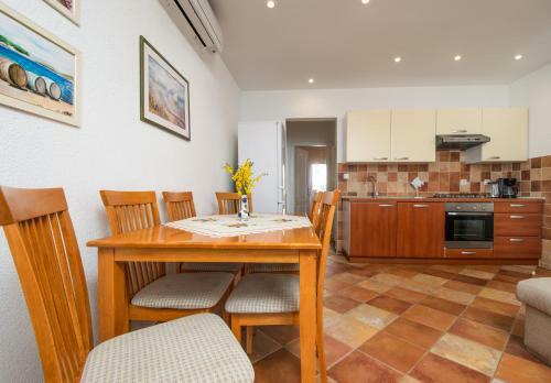 Apartmani Mei? Pirovac